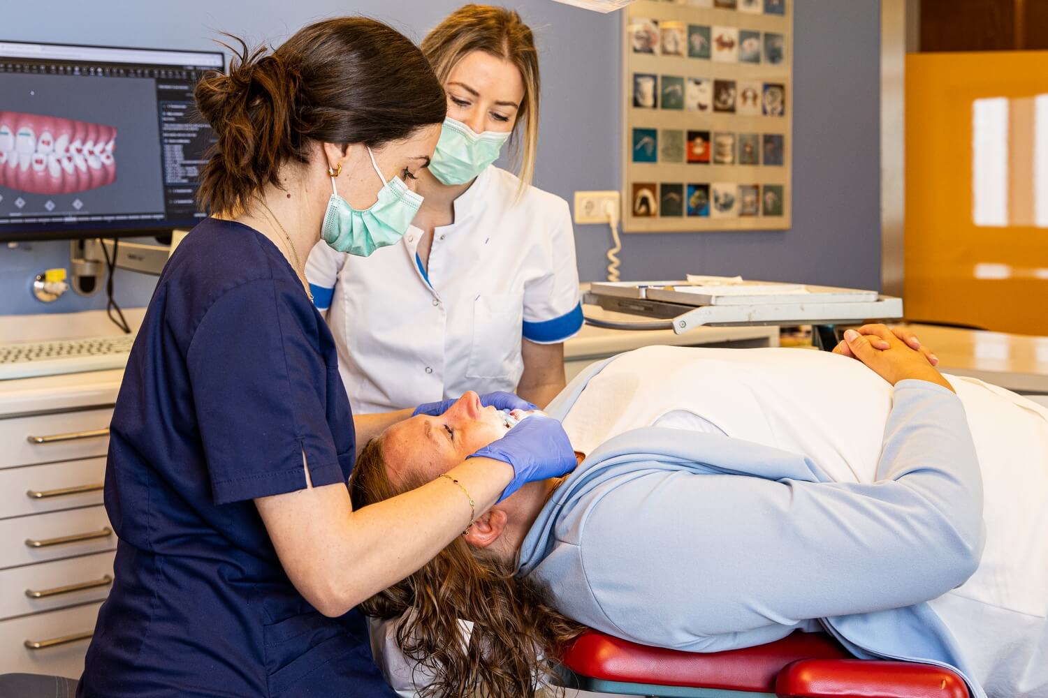 Transparante of een vaste beugel? Ortho Westland geeft je advies. - fotozee9577